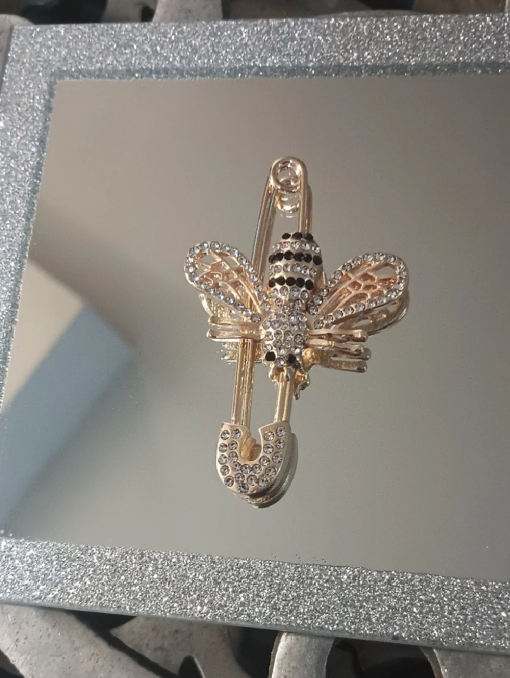 Elegant Unique Rhinestone Bee Brooch Pin